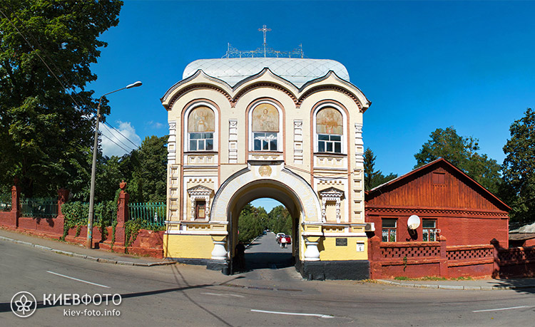 Православные ворота Байкового кладбища