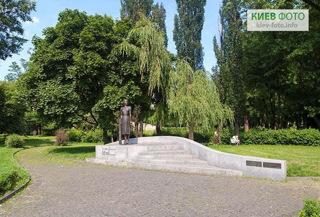Памятник  Татьяне Маркус