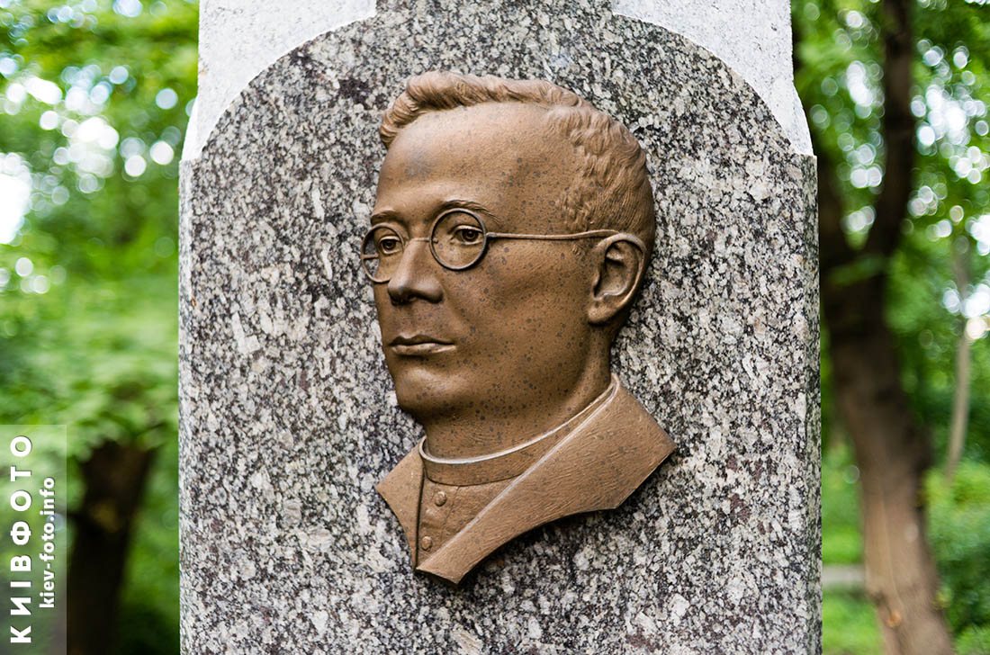 Памятник Августину Волошину в Киеве
