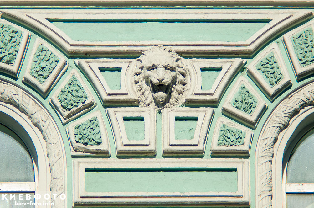 Львы на фасадах старинных зданий Киева