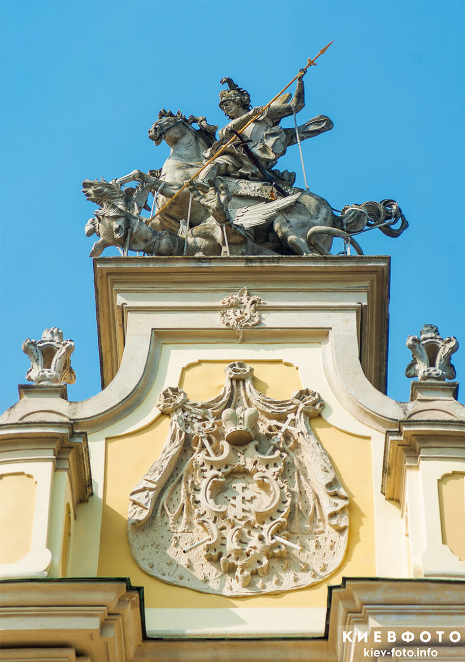 Собор святого Юра во Львове. Фигура Георгия Победоносца