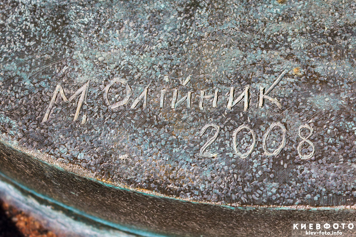 Памятник Игорю Сикорскому в КПИ